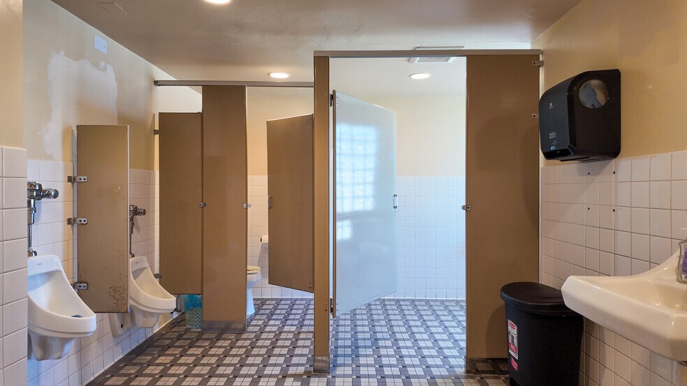 More Photos Of 11984 Santa Fe Ave, Lynwood Specialty For Sale