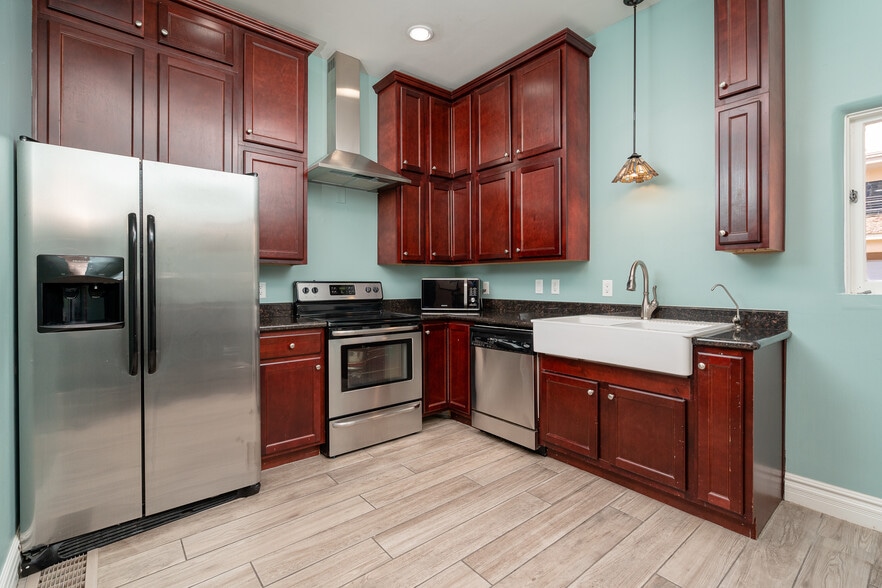More Photos Of 812 N 2nd Ave, Phoenix Office Residential For Sale