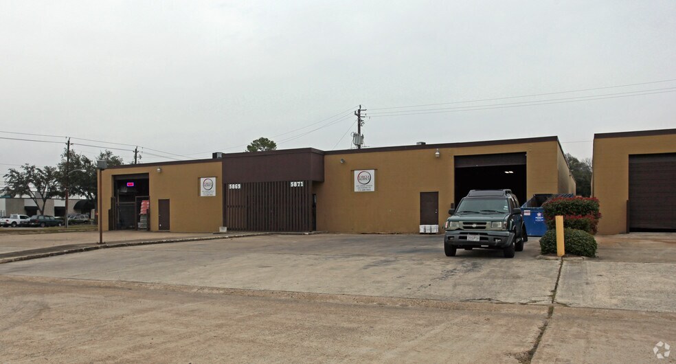 More Photos Of 5849-5891 W 34th St, Houston Unknown For Lease