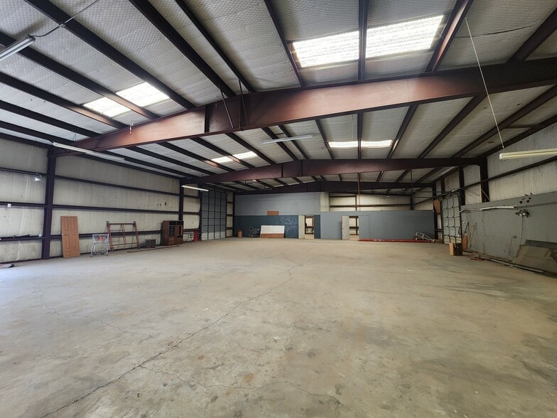 More Photos Of 114 W Bland St, Roswell Industrial For Sale