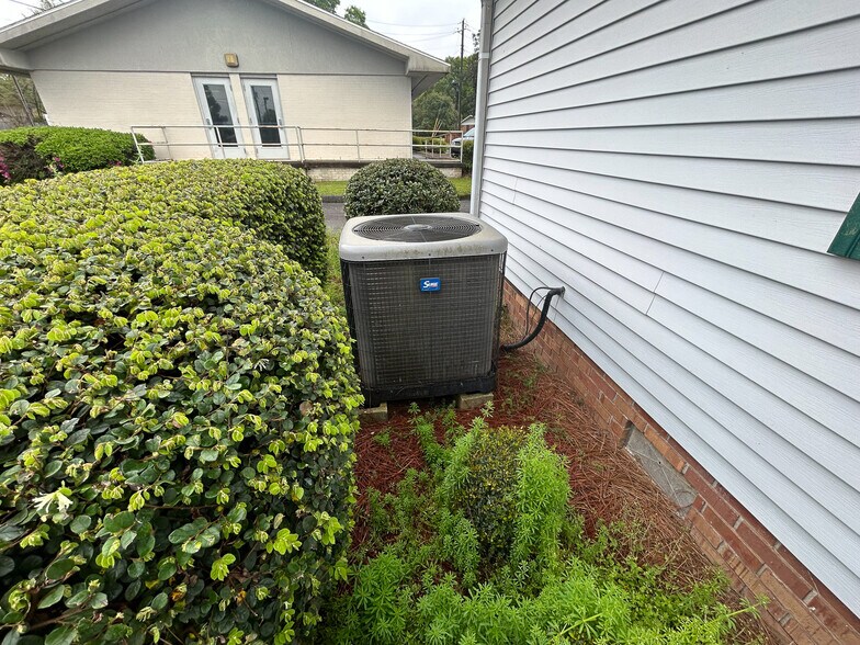 More Photos Of 305 Spaulding Rd, Montezuma Office For Sale