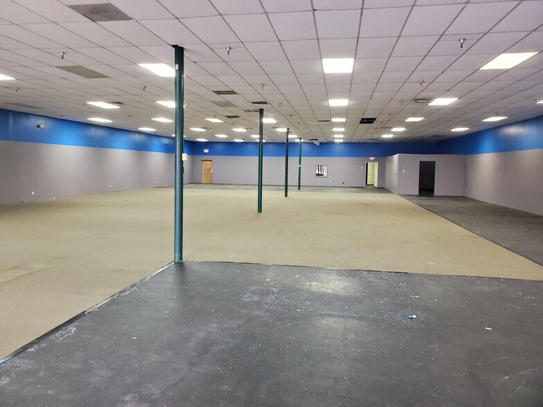 More Photos Of 2921 S Orlando Dr, Sanford General Retail For Lease