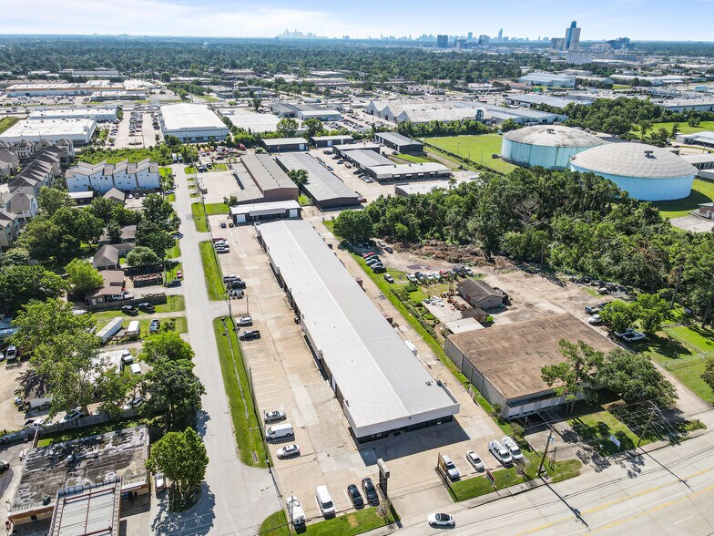 More Photos Of 1500 Brittmoore Rd, Houston Warehouse For Lease