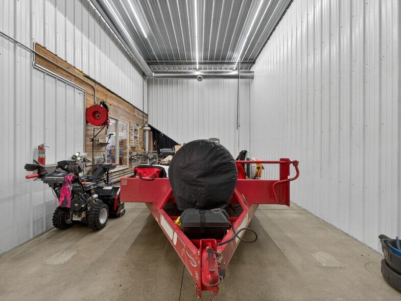 More Photos Of 15306 Covington Rd, Fort Wayne Flex For Sale