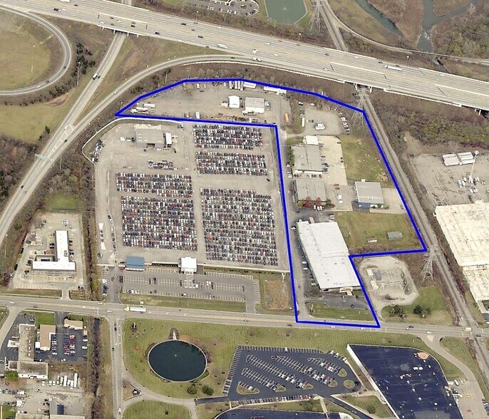 More Photos Of 2300 E Kemper Rd, Sharonville Mixed Retail For Lease