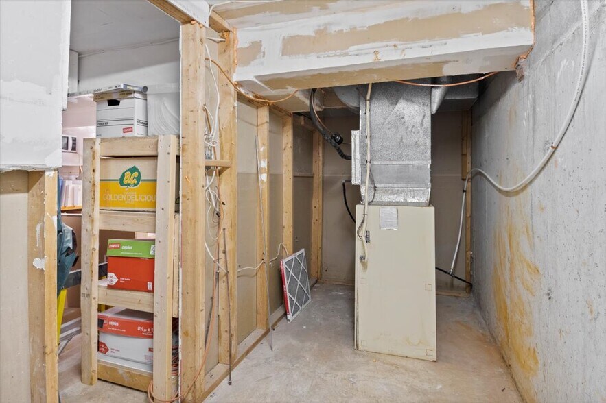 More Photos Of 48 Water St, Port Perry Storefront For Lease