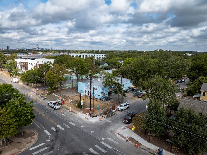 More Photos Of 3228 E 5th St, Austin Auto Repair For Sale