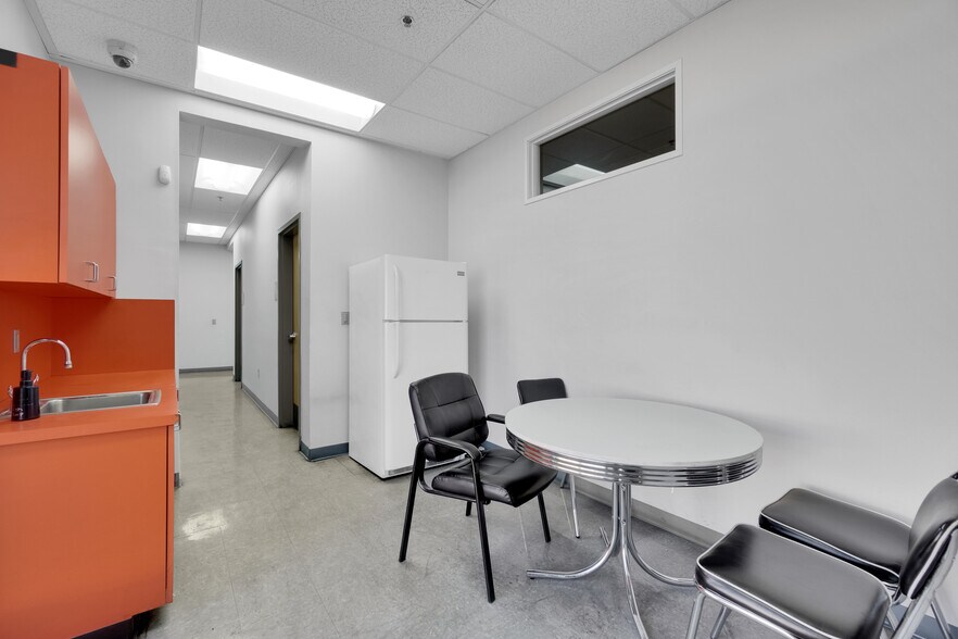 More Photos Of 4200 Pioneer Ave, Las Vegas Warehouse For Sale