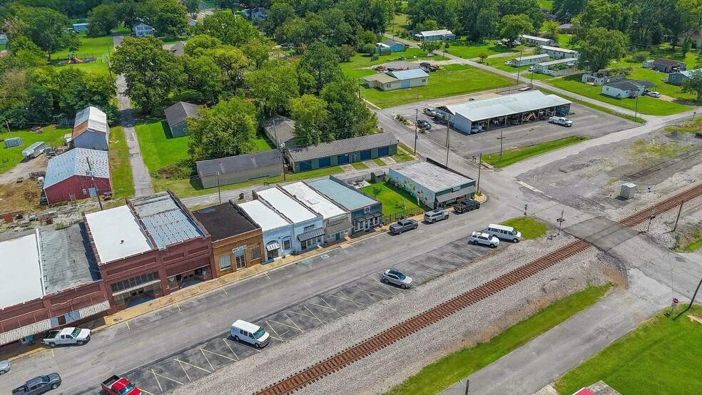 More Photos Of 46 Railroad Ave, Falkville Storefront For Sale