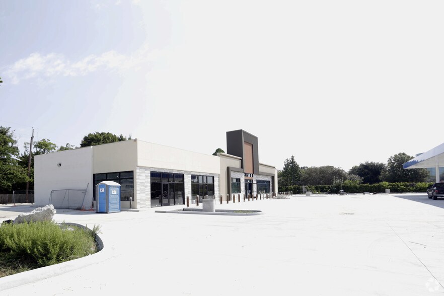 More Photos Of 914 W Greens Rd, Houston General Retail For Sale