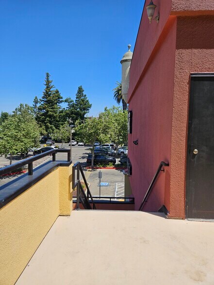 More Photos Of 1110 W Kettleman Ln, Lodi Unknown For Lease