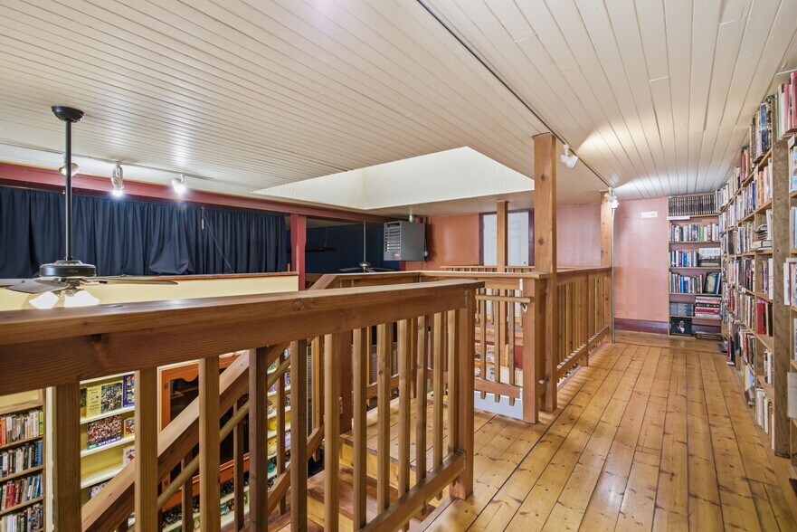 More Photos Of 657 E Main St, Cottage Grove Restaurant For Sale