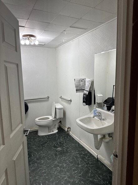 More Photos Of 945 E Webb Ave, Burlington Freestanding For Sale