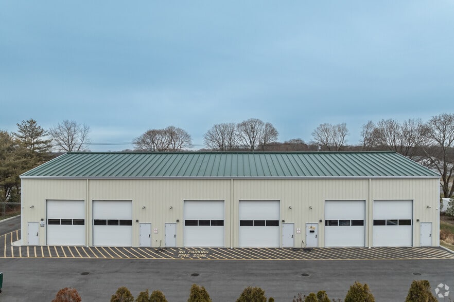 More Photos Of 313 Edwards Ave, Calverton Distribution For Lease