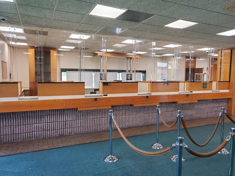 More Photos Of 1750 NE 8th St, Homestead Bank For Sale