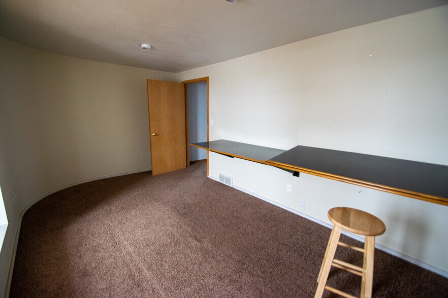 More Photos Of 300 4th St, Algoma Apartments For Sale