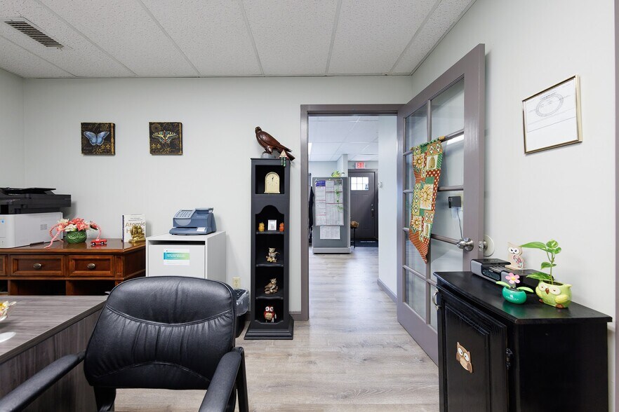 More Photos Of 144 S Main St, Brooklyn Medical For Lease