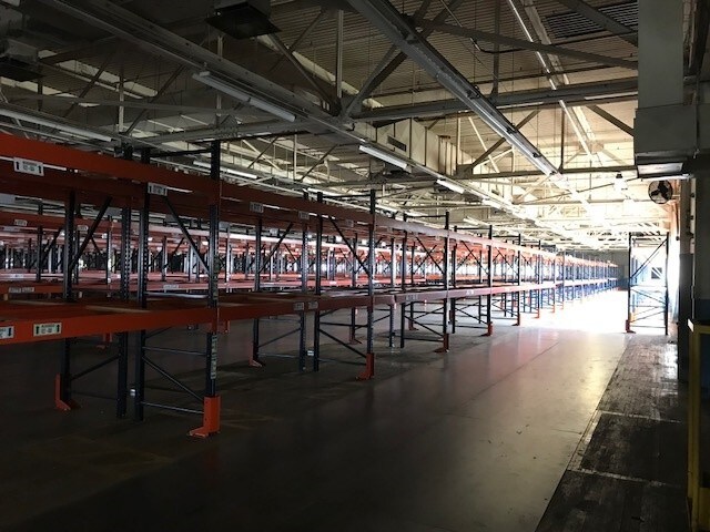 More Photos Of 3121 Pleasant Valley Blvd, Altoona Light Distribution For Lease