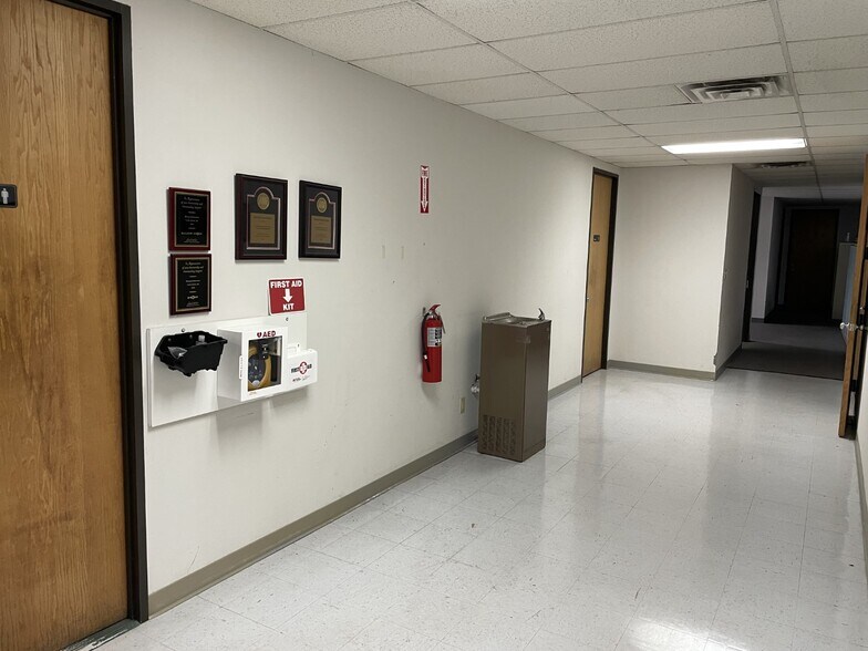 More Photos Of 5312 W 65th St, Little Rock Light Distribution For Lease