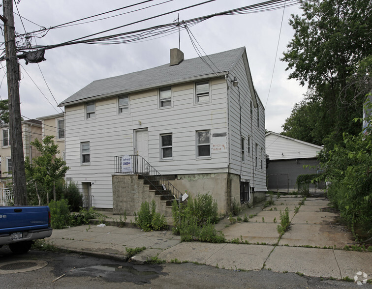 Primary Photo Of 88 Barker St, Staten Island Warehouse For Lease