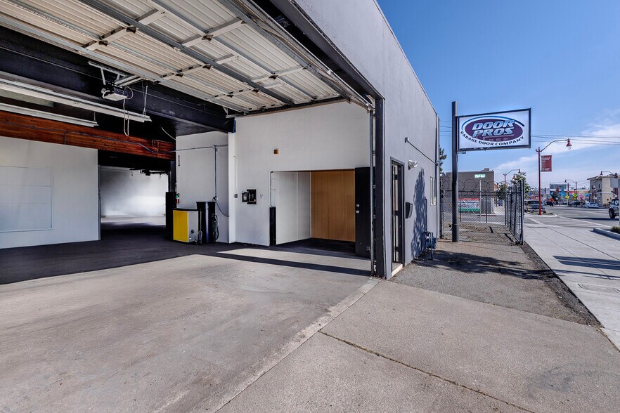 More Photos Of 2951 Middlefield Rd, Redwood City Service For Sale