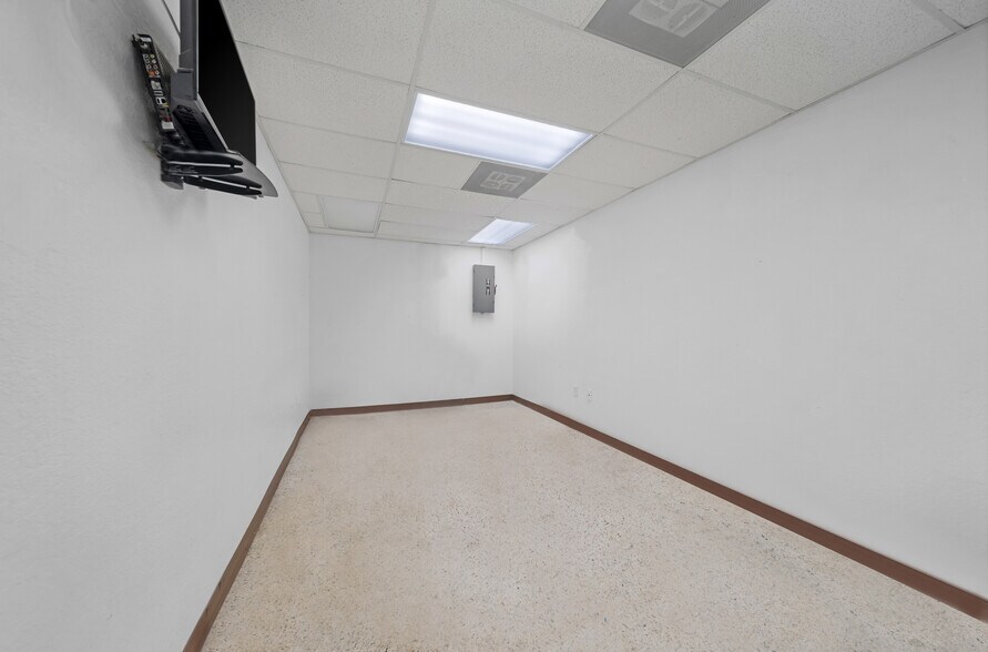 More Photos Of 3401 NW 7th St, Miami Medical For Lease