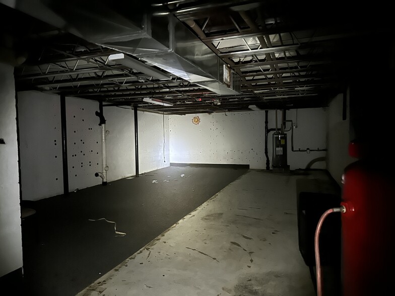 More Photos Of 28333 Grand River Ave, Farmington Hills Auto Dealership For Lease