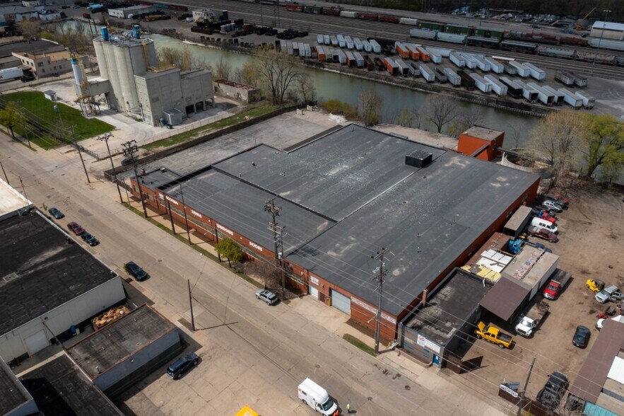 More Photos Of 1230 W Bruce St, Milwaukee Manufacturing For Lease