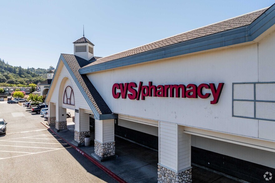 More Photos Of 1105-1129 S Cloverdale Blvd, Cloverdale General Retail For Lease