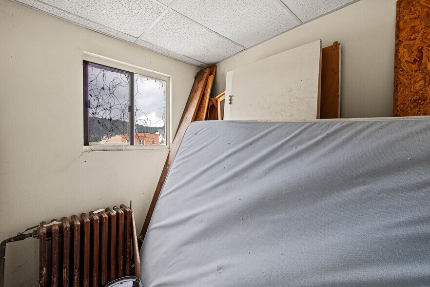 More Photos Of 305 Mill St, Coraopolis Storefront Retail Residential For Sale