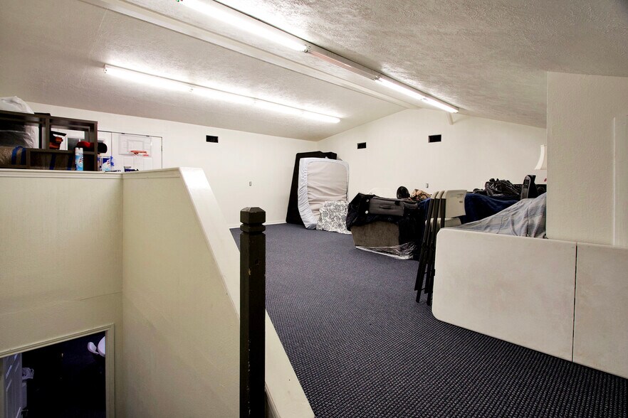 More Photos Of 464 McCaleb, Montgomery Specialty For Sale