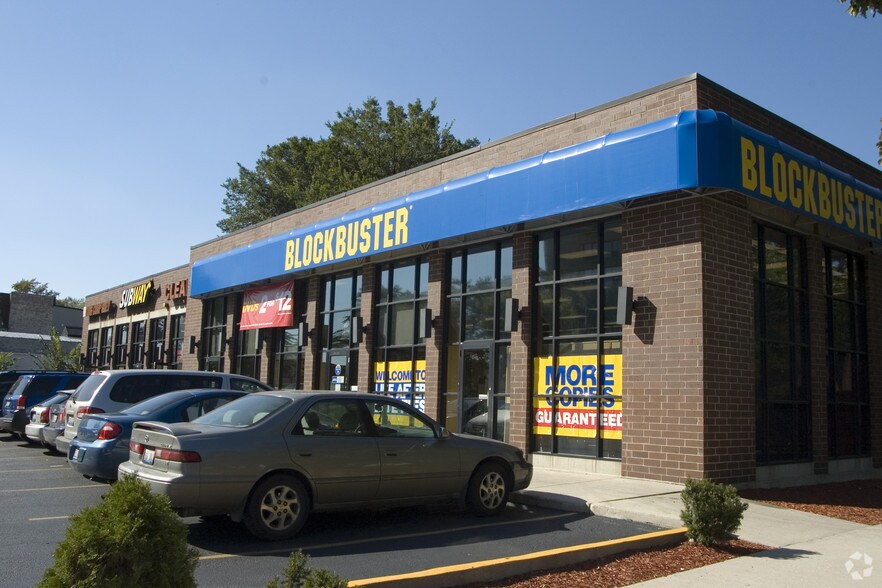 More Photos Of 200-210 Lake St, Oak Park General Retail For Lease