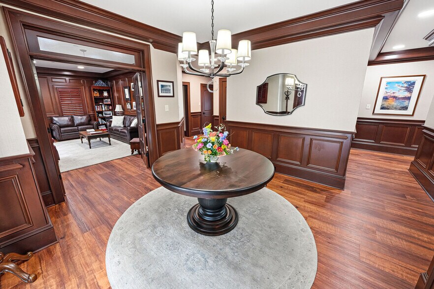 More Photos Of 207 Queen Elizabeth Ave, Manteo Storefront Retail Residential For Sale