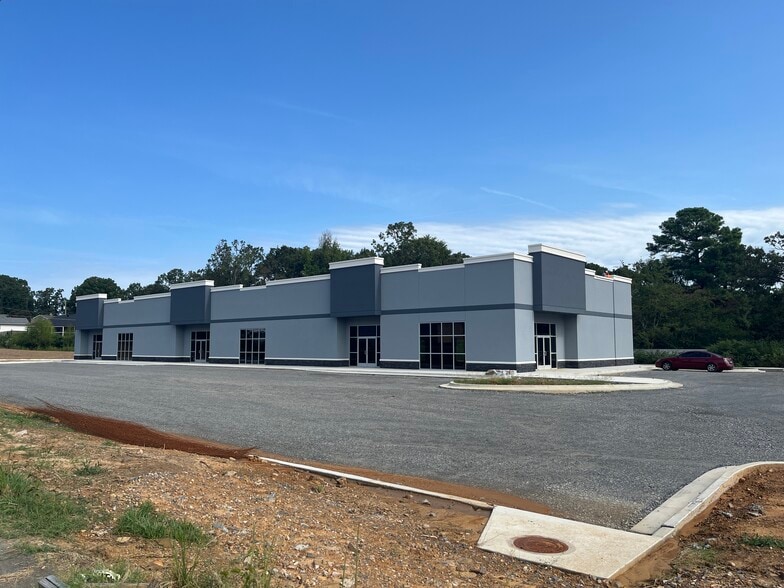 More Photos Of 10303 Highway 107, Sherwood General Retail For Lease