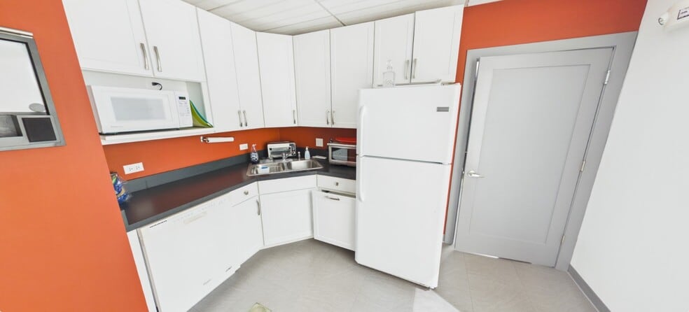 More Photos Of 34 N Bennett St, Geneva Office For Lease