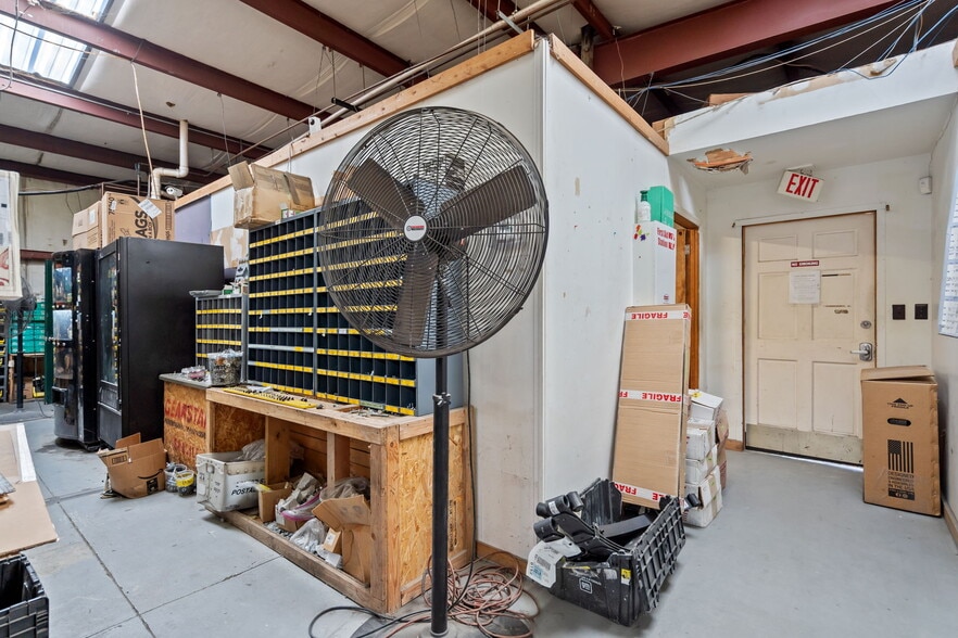 More Photos Of 4704 N College Rd, Castle Hayne Warehouse For Lease