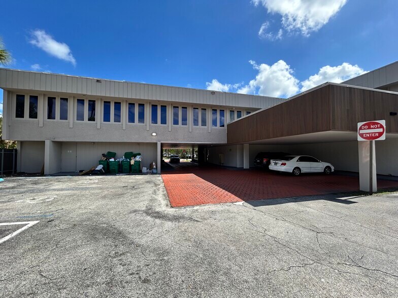 More Photos Of 4121-4141 NW 5th St, Plantation Medical For Sale