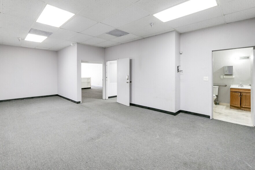 More Photos Of 1011-1045 N Azusa Ave, Covina General Retail For Lease