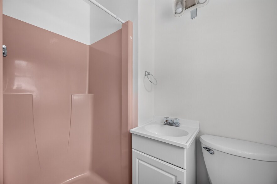 More Photos Of 25 Chesterfield Rd, East Lyme Office For Sale