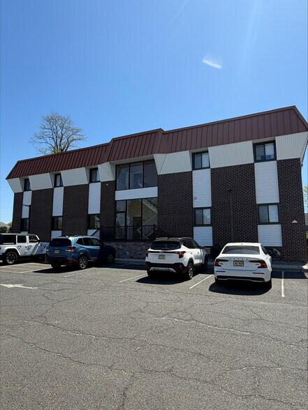 More Photos Of 20 Cambridge Dr, Matawan Medical For Lease
