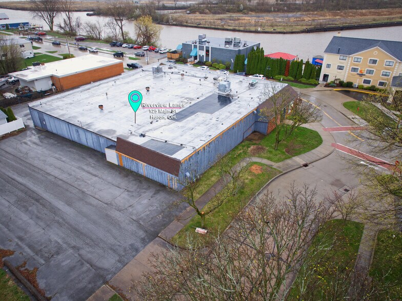 More Photos Of 125 Main St, Huron Bowling Alley For Sale