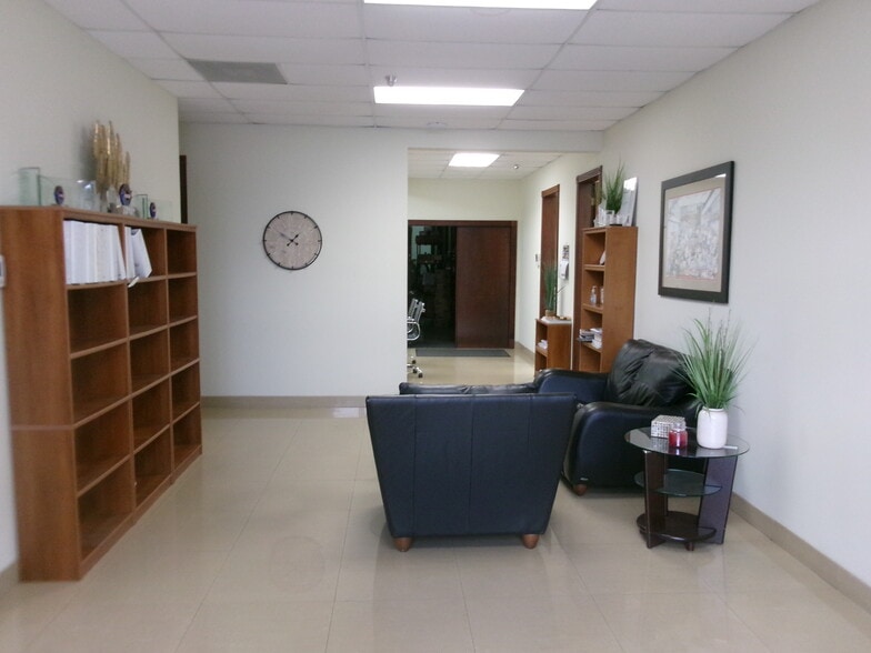 More Photos Of 3303-3383 NW 167th St, Miami Gardens Showroom For Lease