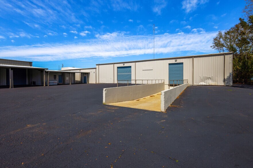 More Photos Of 2370 N Palafox St, Pensacola Warehouse For Lease