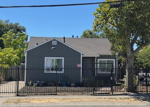 Primary Photo Of 2595 Beaumont St, Sacramento Apartments For Sale