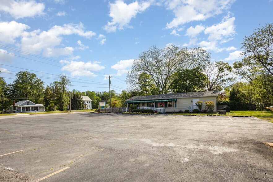 More Photos Of 15220 Kings Hwy, Montross Restaurant For Sale