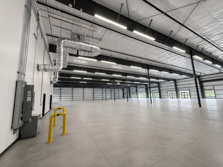 More Photos Of 1530 Kendrick Ln, Lakeland Warehouse For Lease