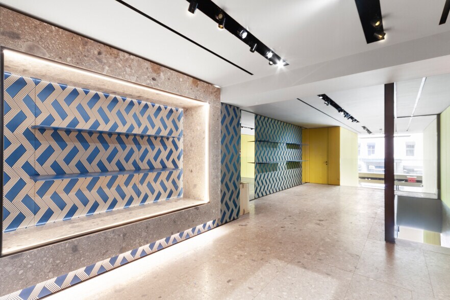 More Photos Of 833 Madison Ave, New York Storefront Retail Residential For Lease