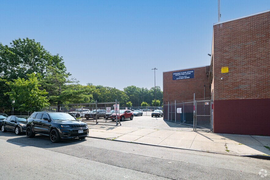 More Photos Of 3243 49th St, Astoria Freestanding For Lease