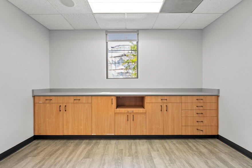 More Photos Of 2480-2482 Mission St, San Francisco Medical For Lease