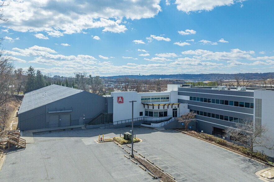 More Photos Of 10755 York Rd, Cockeysville Office For Sale